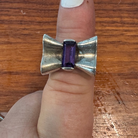 Sterling silver and genuine amethyst “bow” ring - Picture 1 of 4